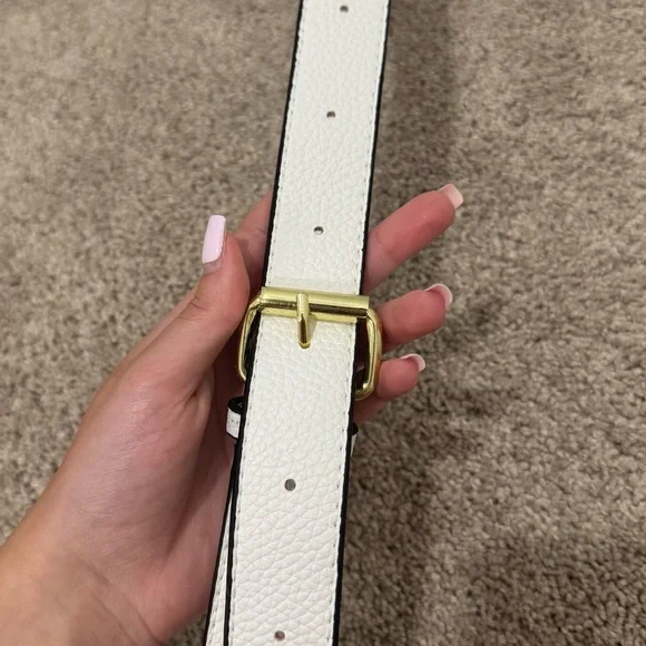 Elegant White Crossbody Bag - Picture 5 of 5